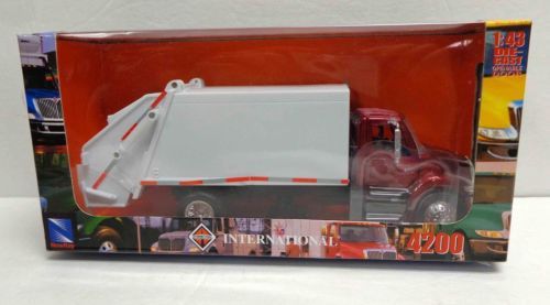 garbage truck toy with mechanical arm